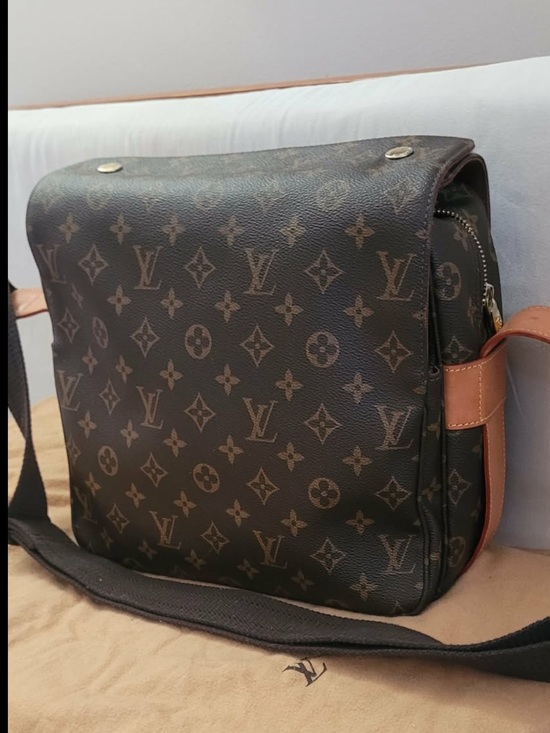 Louis Vuitton Handbags - * CLEARANCE * Authentic Louis Vuitton Monogram Canvas Messenger  with Dust bag